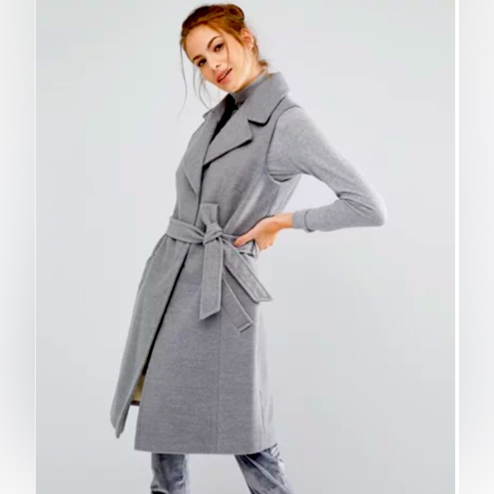 Grey sleeveless belted coat